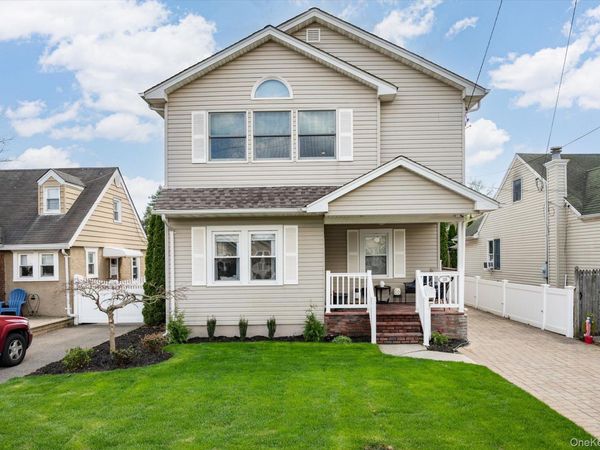 38 Orchard Street , Merrick, NY 11566