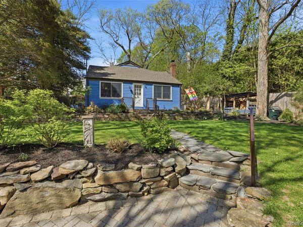 71 Hollow Road, Stony Brook, NY 11790