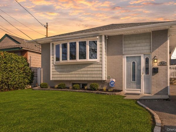 36 Elton Street , Westbury, NY 11590