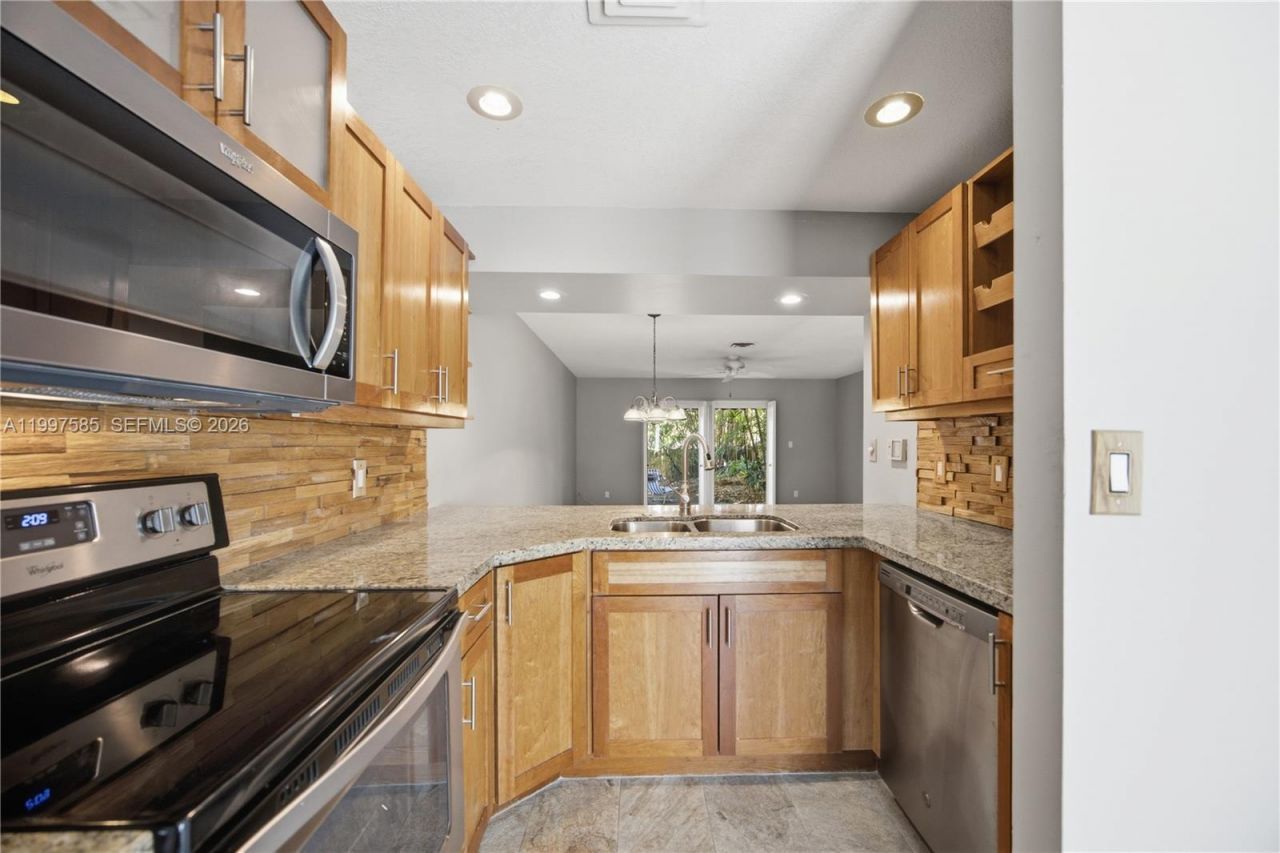 690 SE 23rd Ave, Unit 4, Pompano Beach, FL 33062 Photo