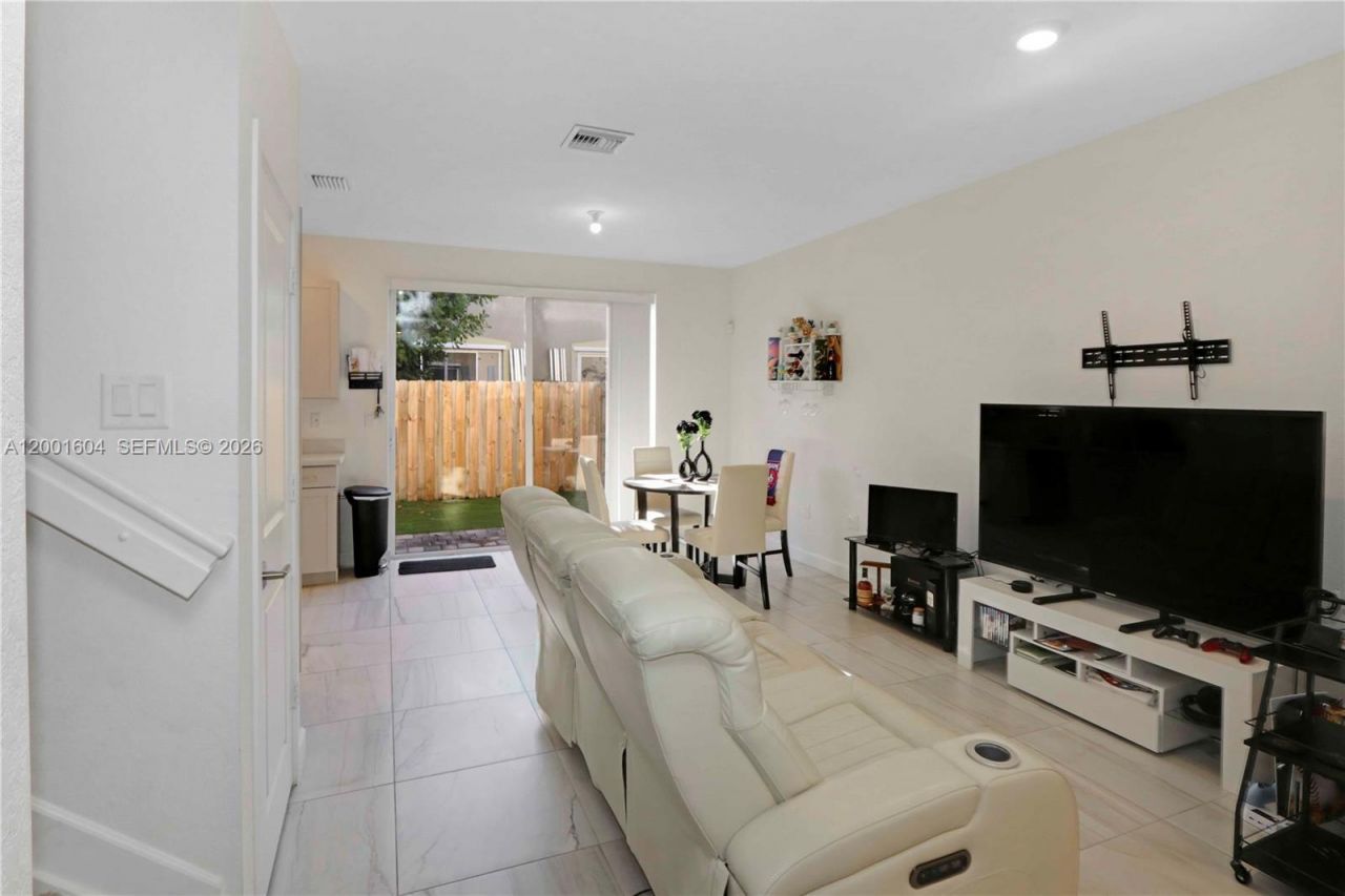 2432 SE 10th Ct, Unit ., Homestead, FL 33035 Photo