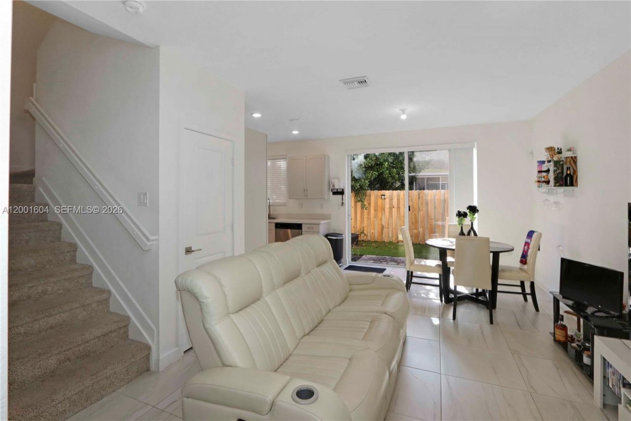 2432 SE 10th Ct, Unit ., Homestead, FL 33035 Photo