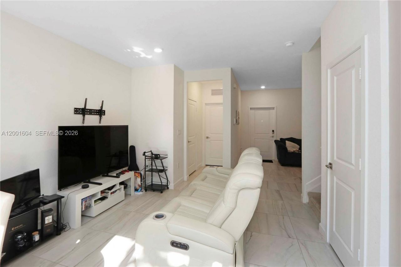 2432 SE 10th Ct, Unit ., Homestead, FL 33035 Photo