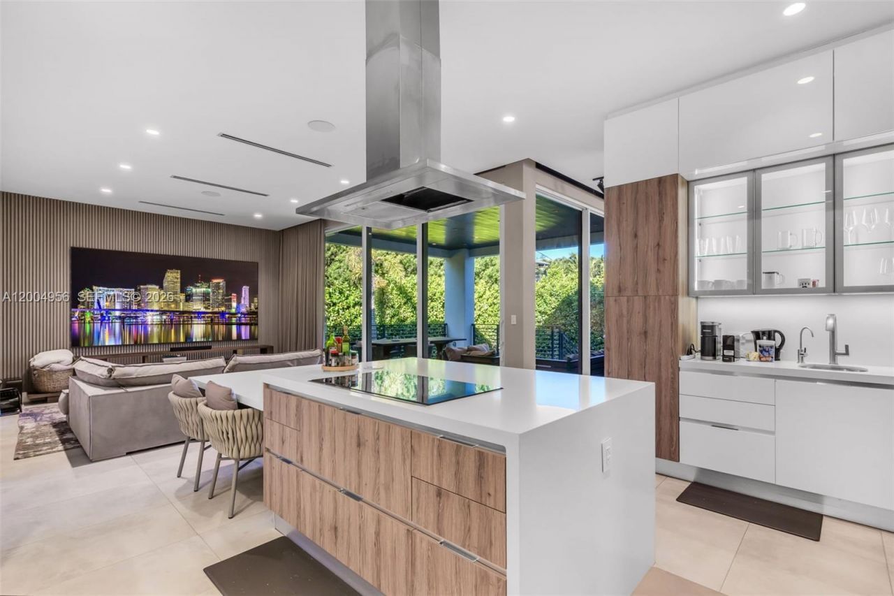 285 W Mashta Dr, Key Biscayne, FL 33149 Photo