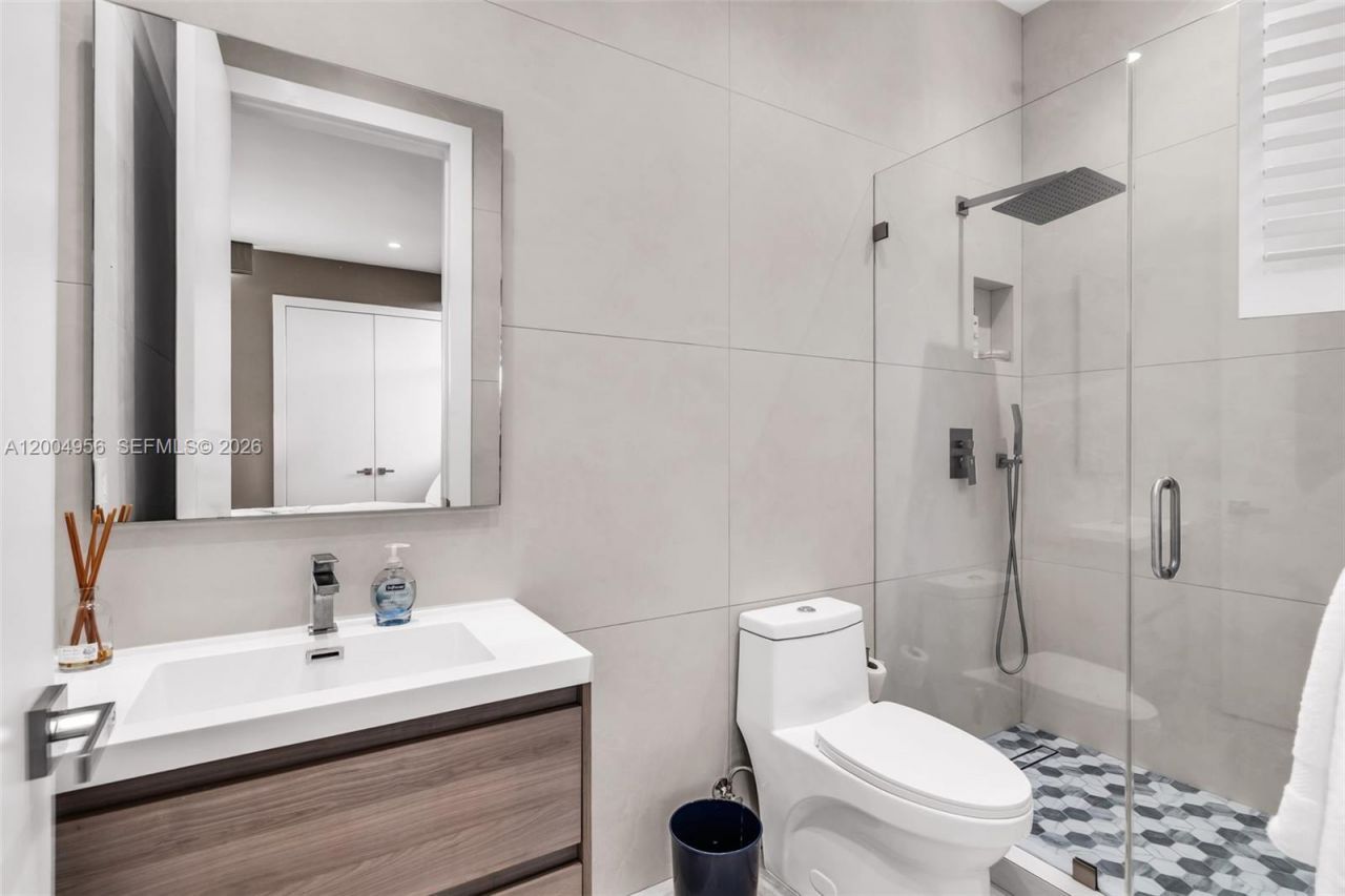 285 W Mashta Dr, Key Biscayne, FL 33149 Photo