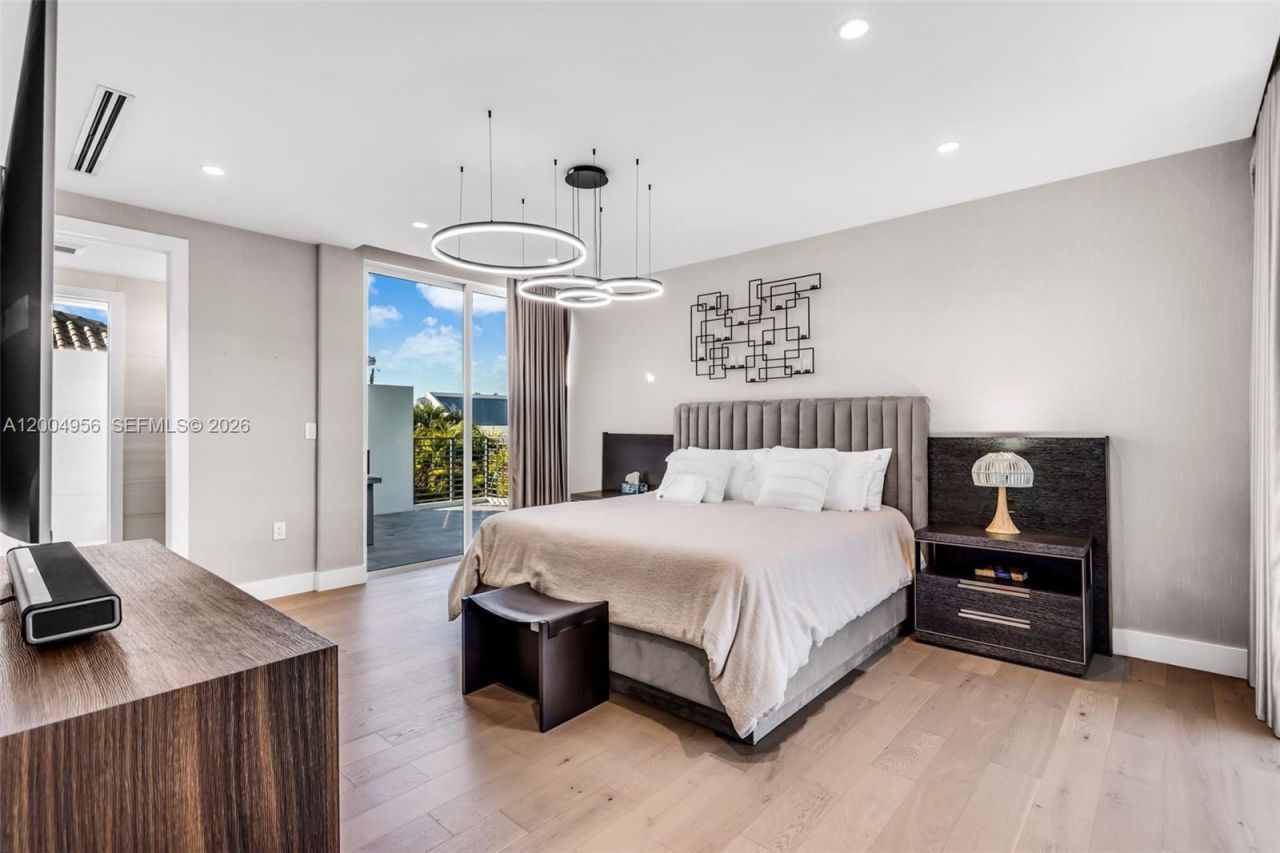 285 W Mashta Dr, Key Biscayne, FL 33149 Photo