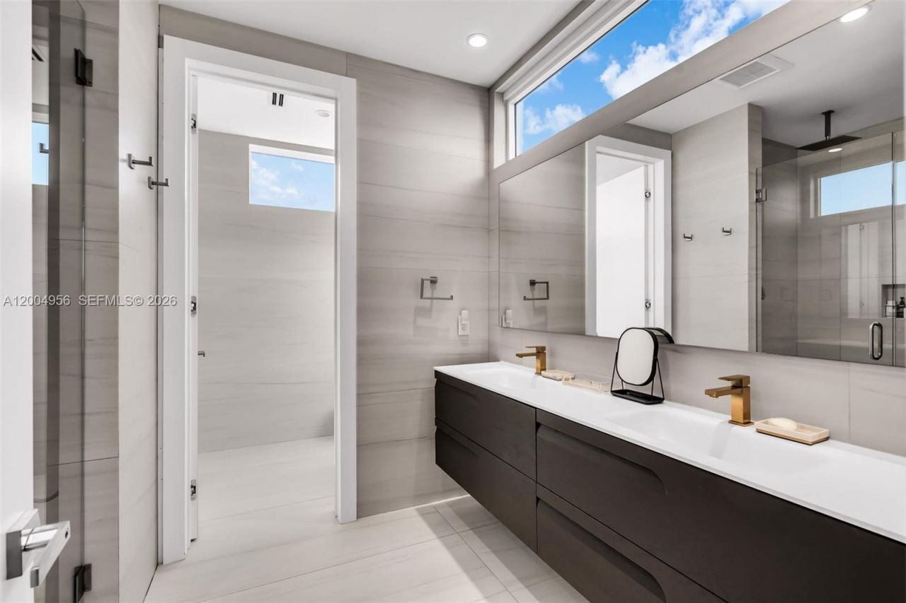 285 W Mashta Dr, Key Biscayne, FL 33149 Photo