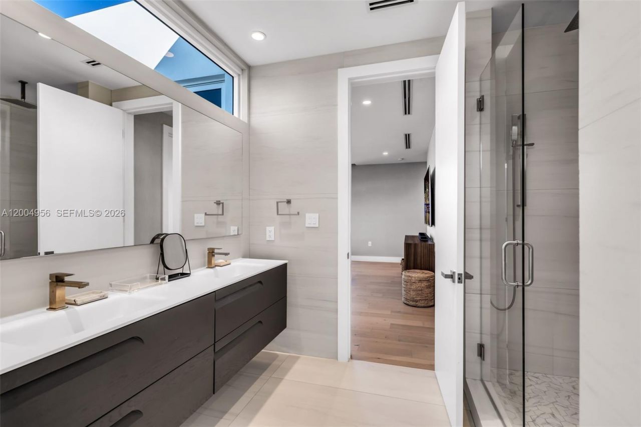 285 W Mashta Dr, Key Biscayne, FL 33149 Photo