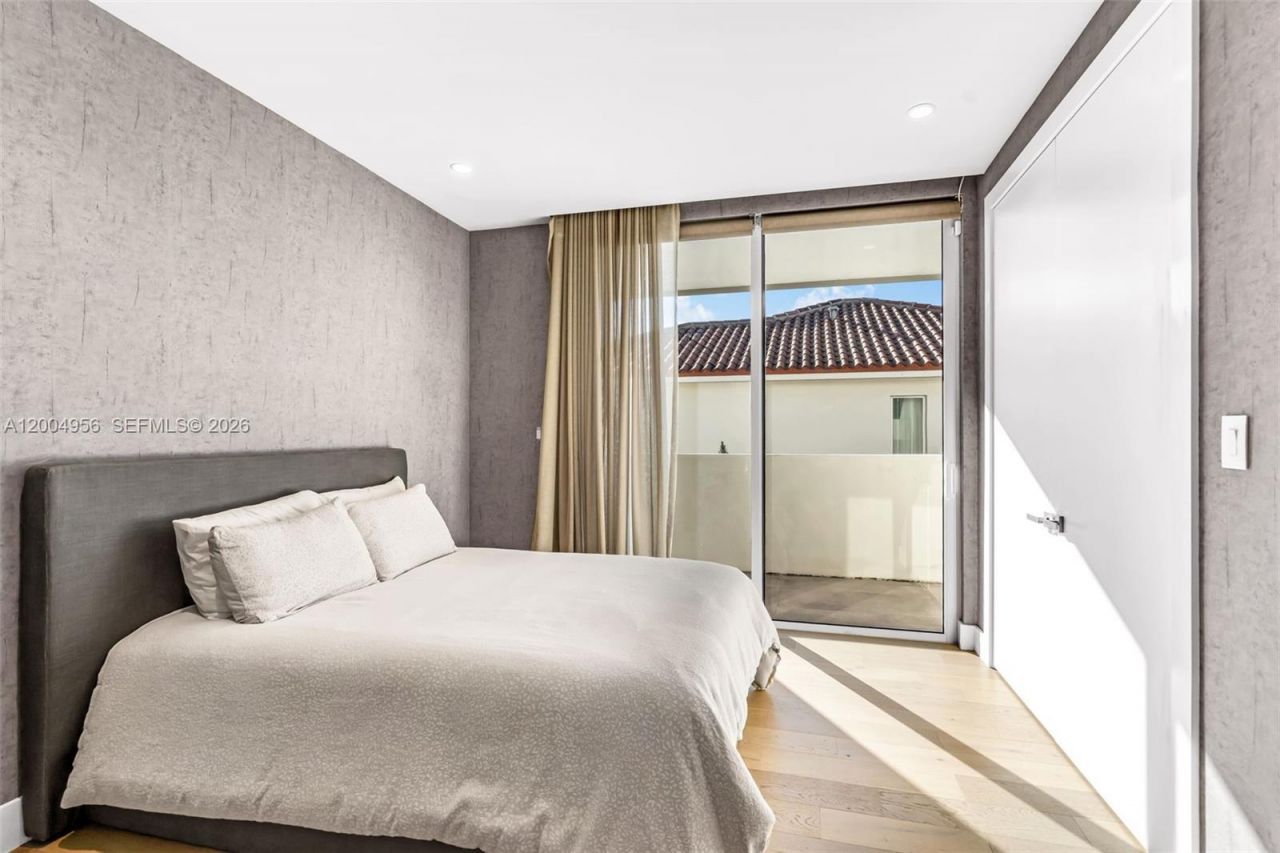 285 W Mashta Dr, Key Biscayne, FL 33149 Photo