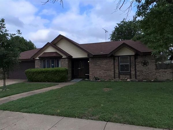 6325 Lavano Drive , Edgecliff Village, TX 76134