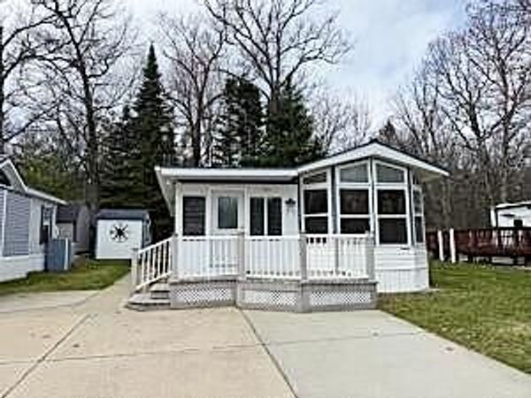 2757 Owens Unit 104 Drive, Houghton Lake, MI 48629
