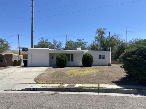 1844 Kentucky Street NE, Albuquerque, NM 87110