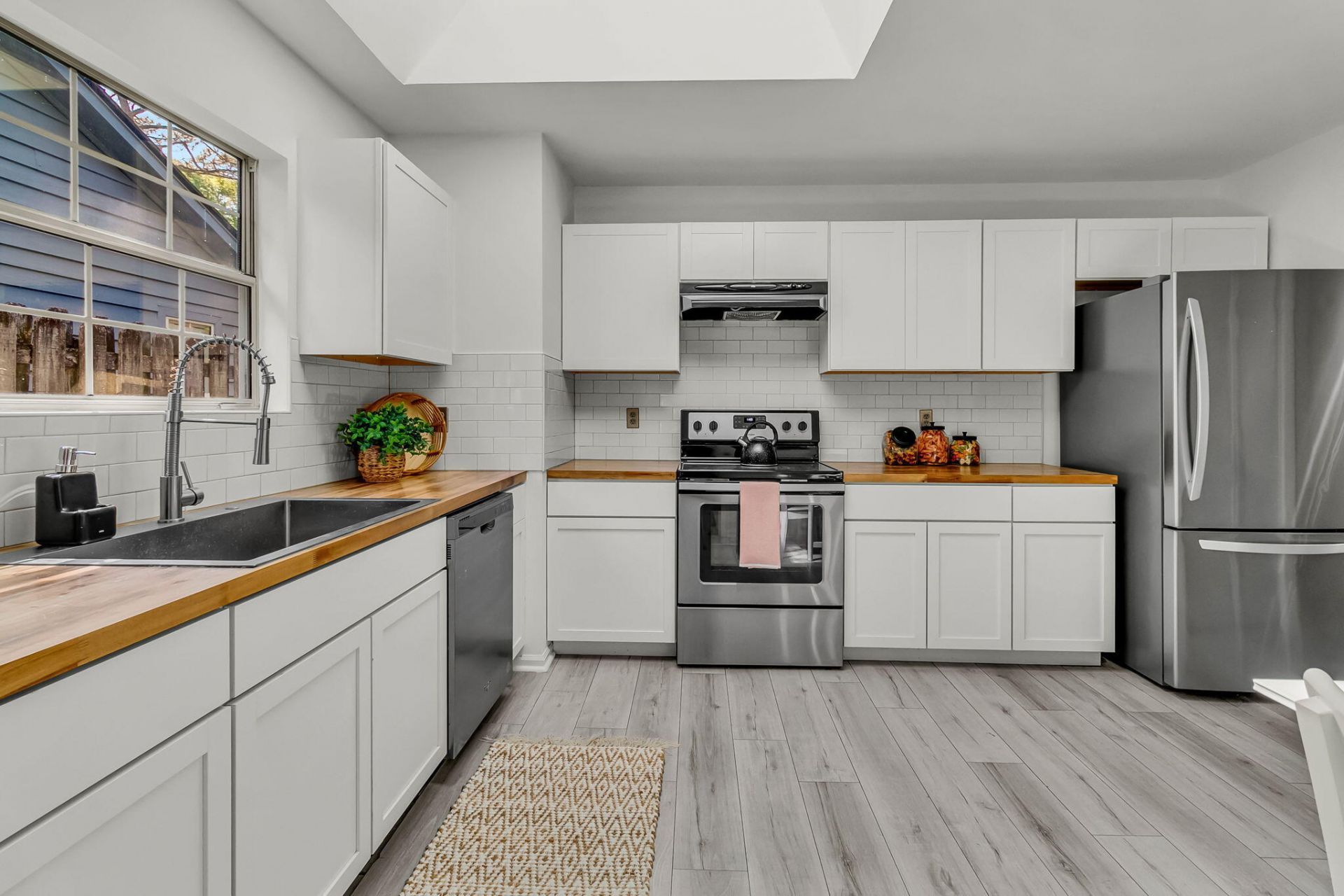 1252 Llewellyn Road Photo 14