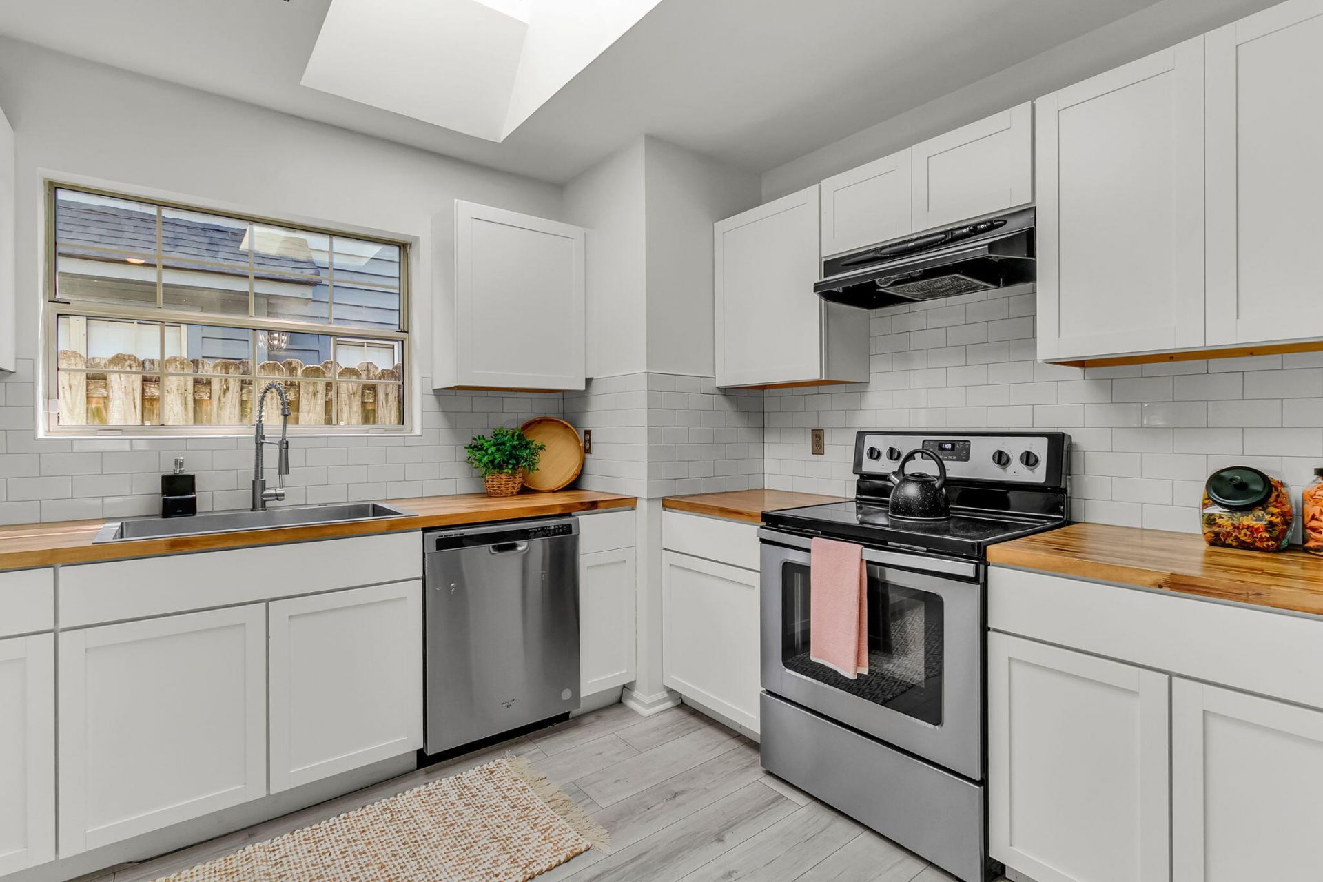 1252 Llewellyn Road Photo 15