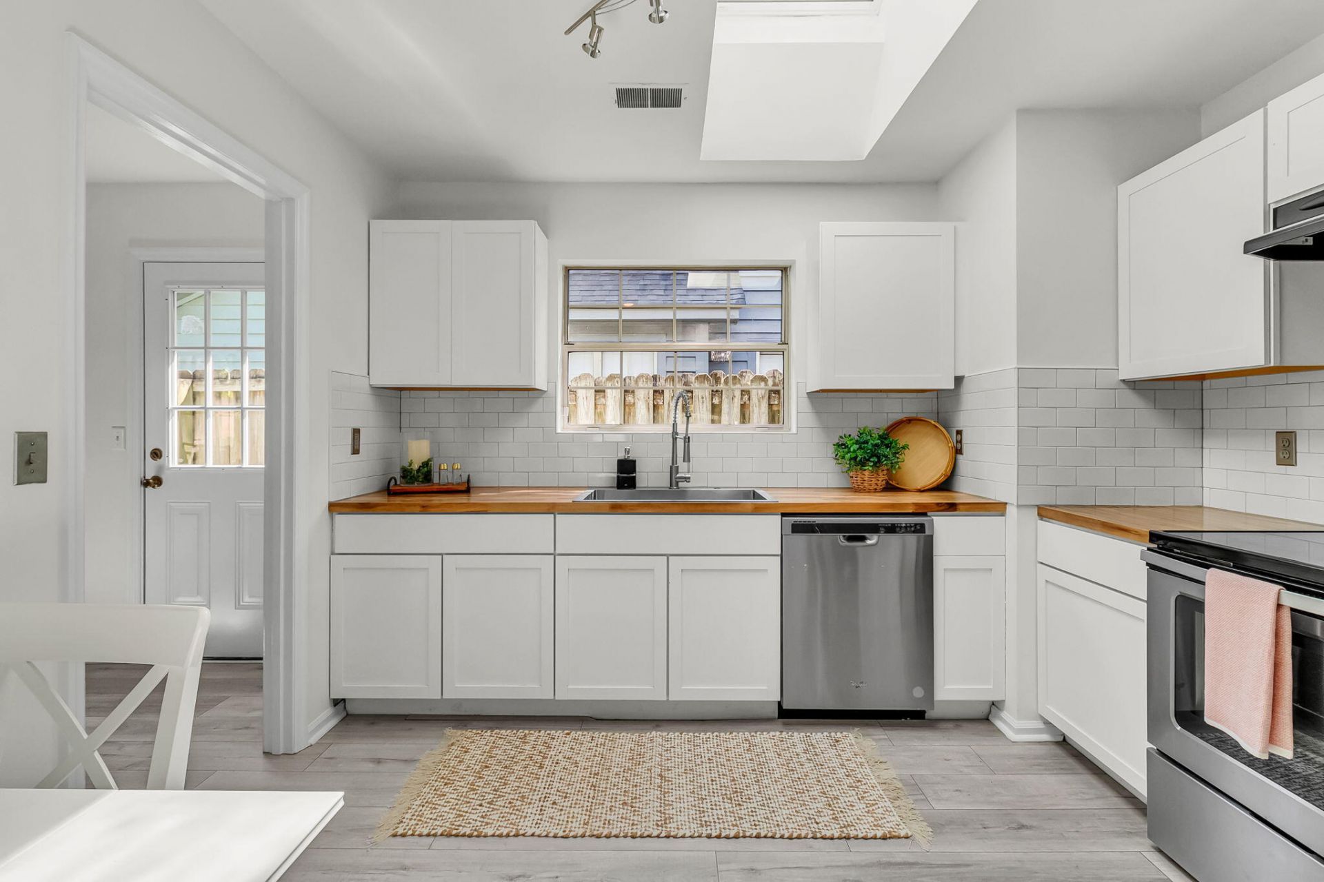 1252 Llewellyn Road Photo 16