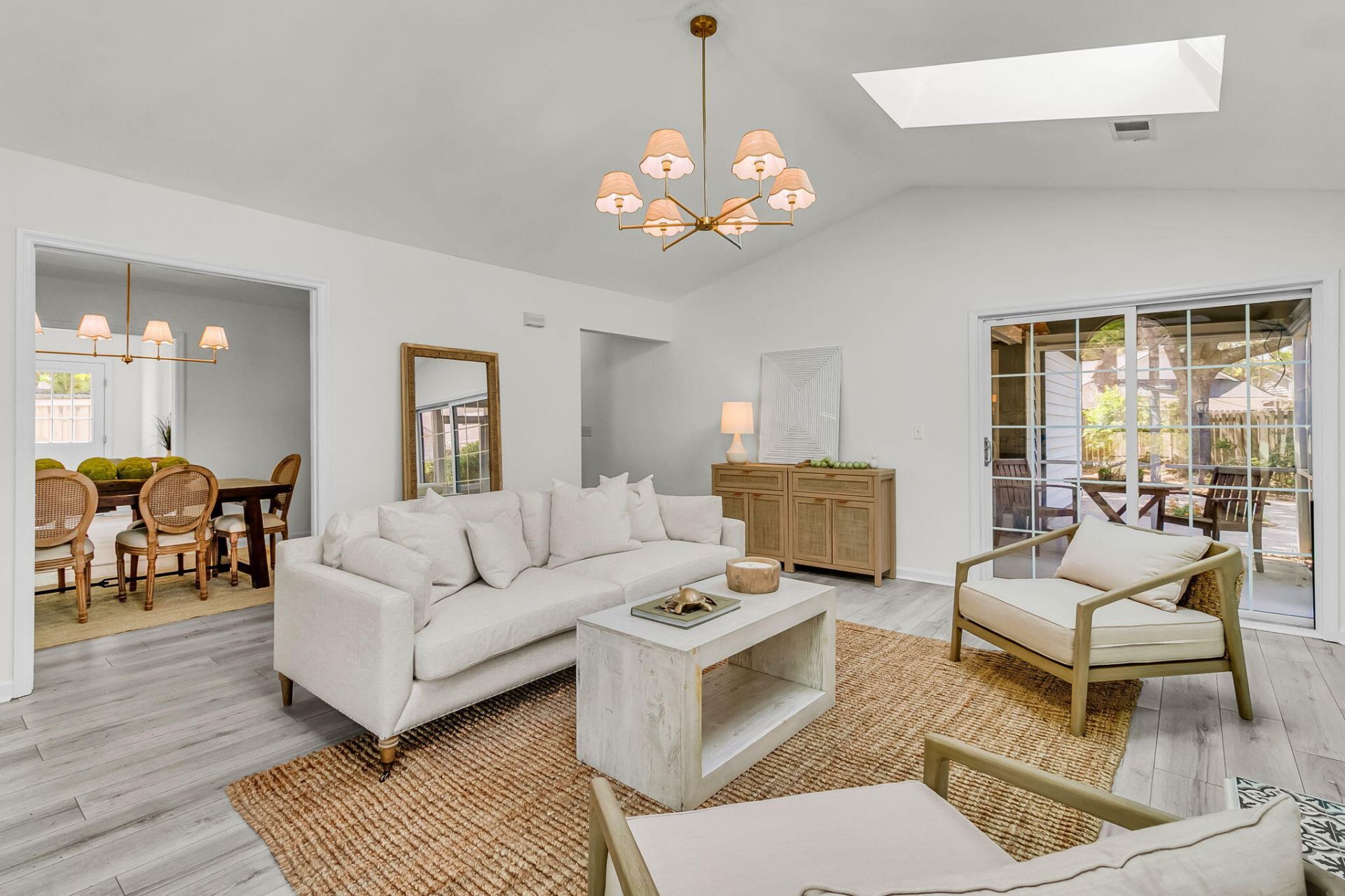 1252 Llewellyn Road Photo 5