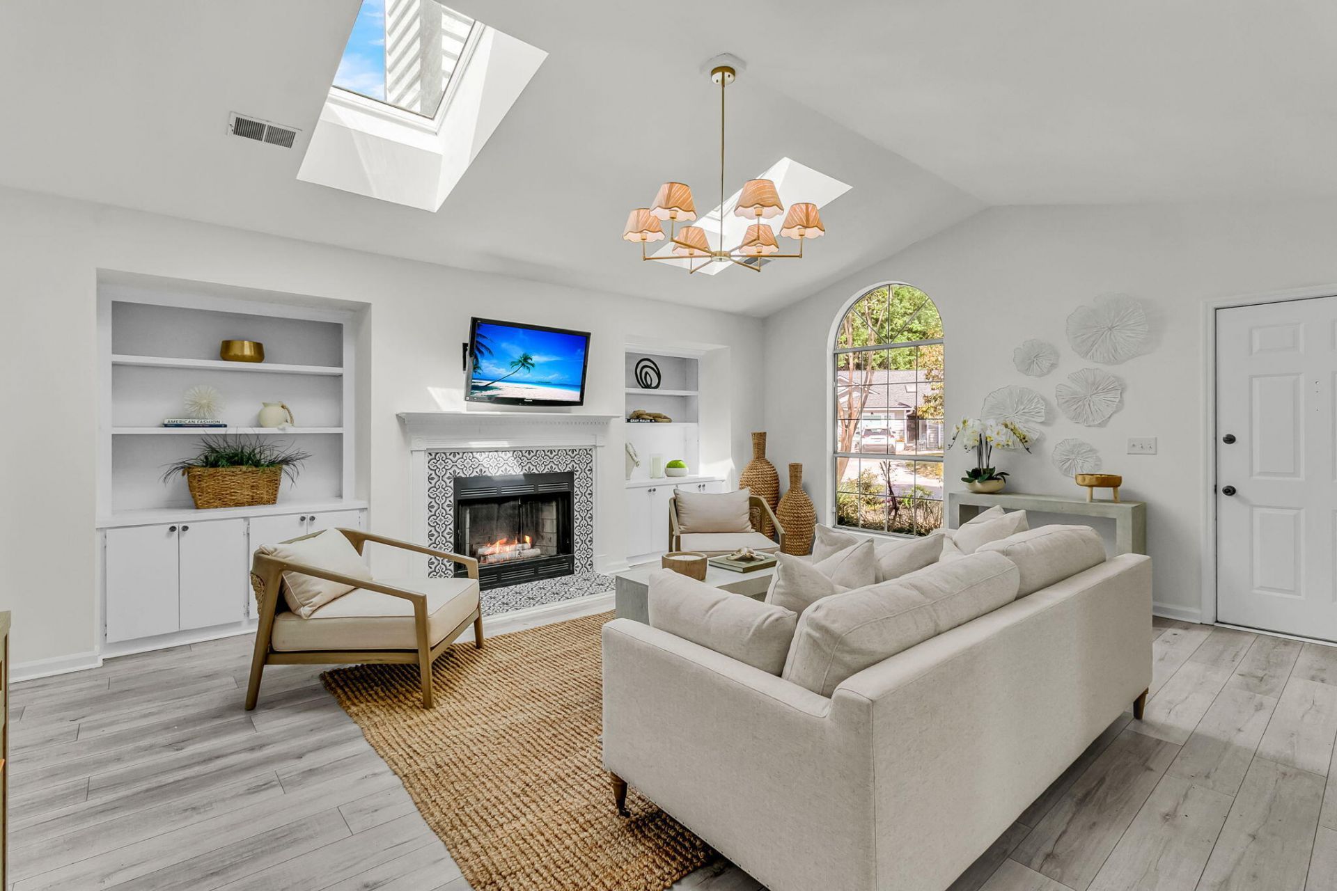 1252 Llewellyn Road Photo 7