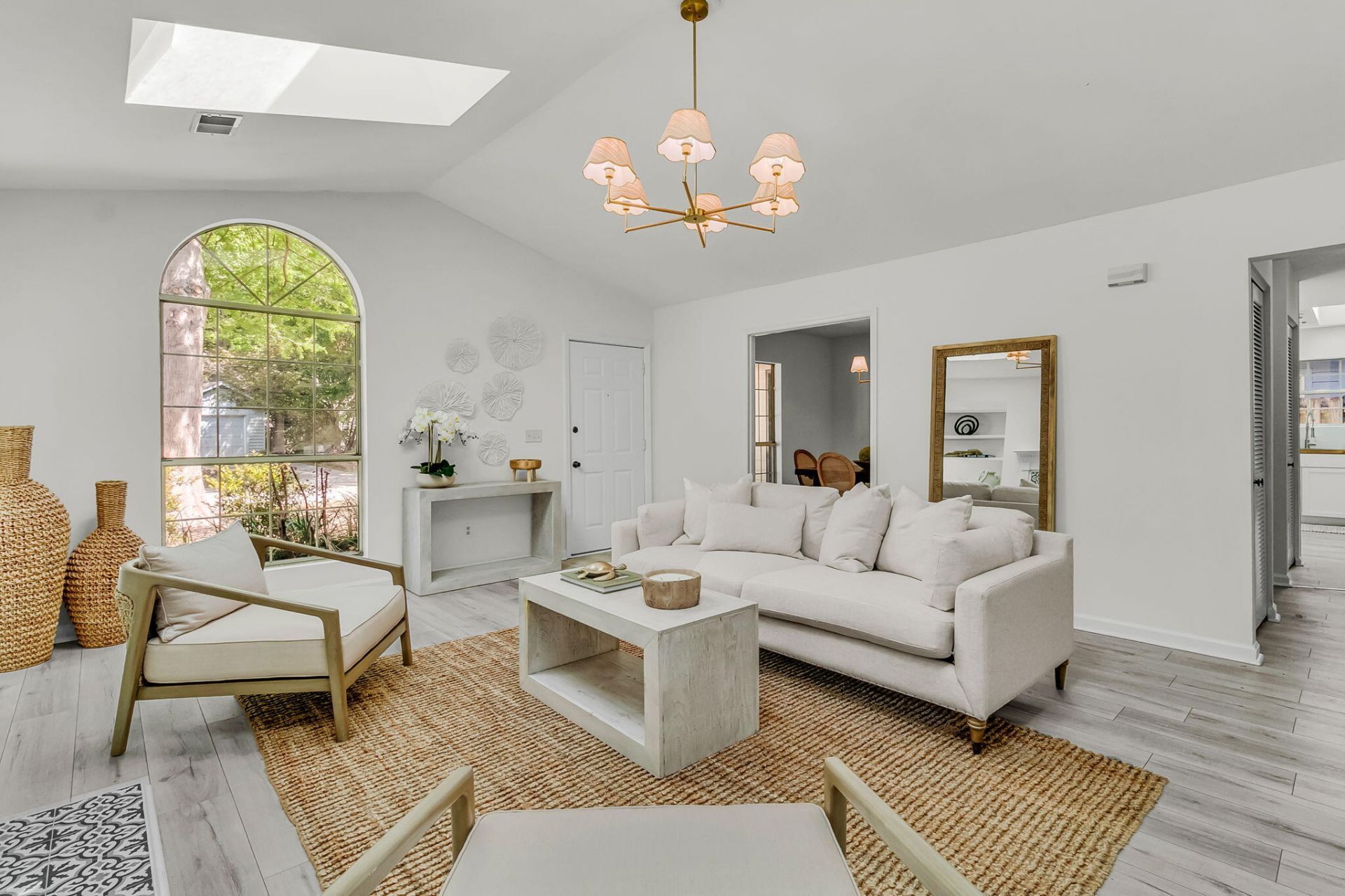 1252 Llewellyn Road Photo 8