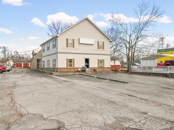 1959 Fort Campbell Blvd , Clarksville, TN 37042