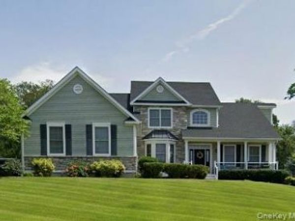 86 Sandy Pines Boulevard, Hopewell Junction, NY 12533