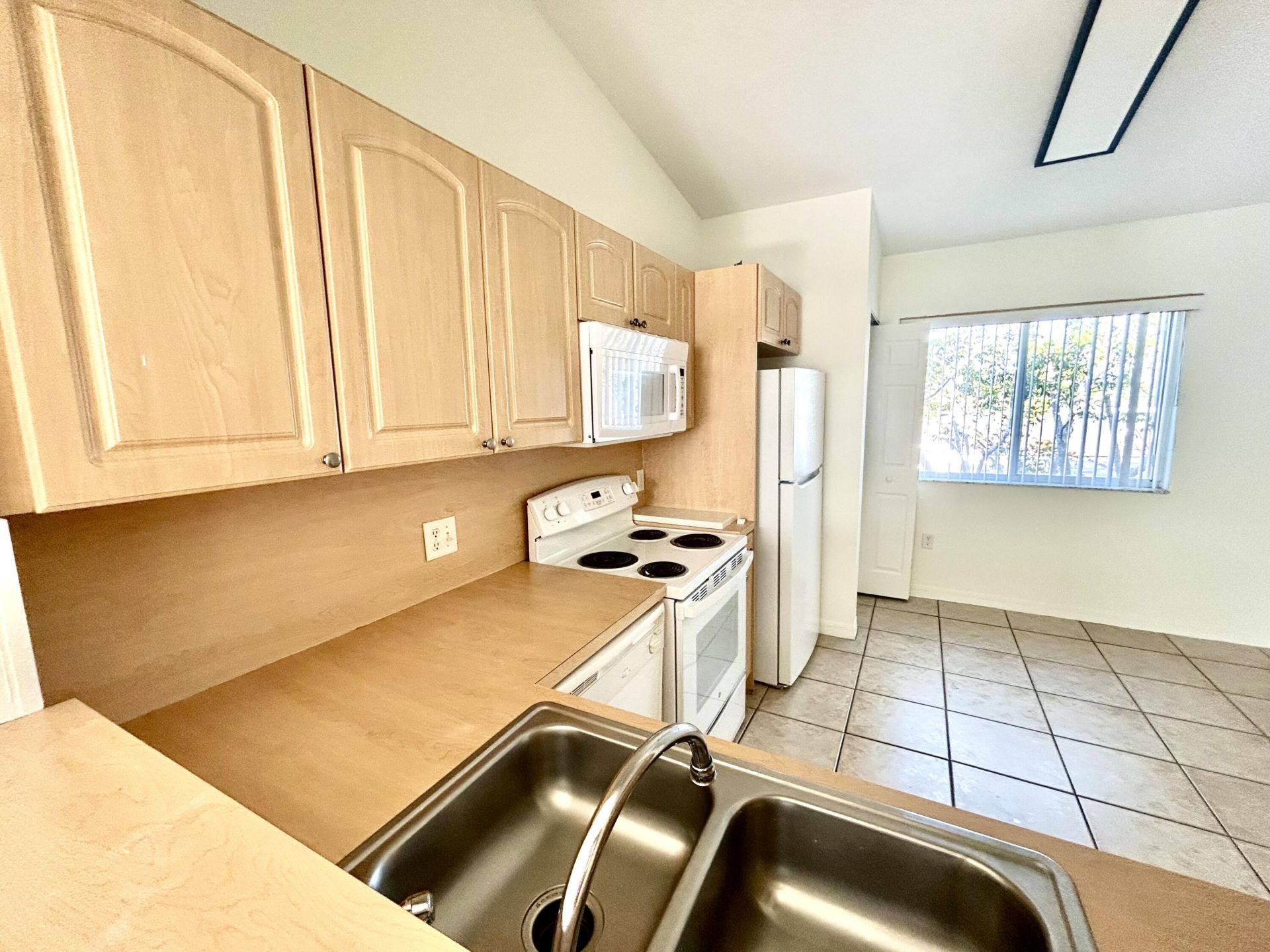 621 NW 78th Terrace, Unit 205, Pembroke Pines, FL 33024 Photo