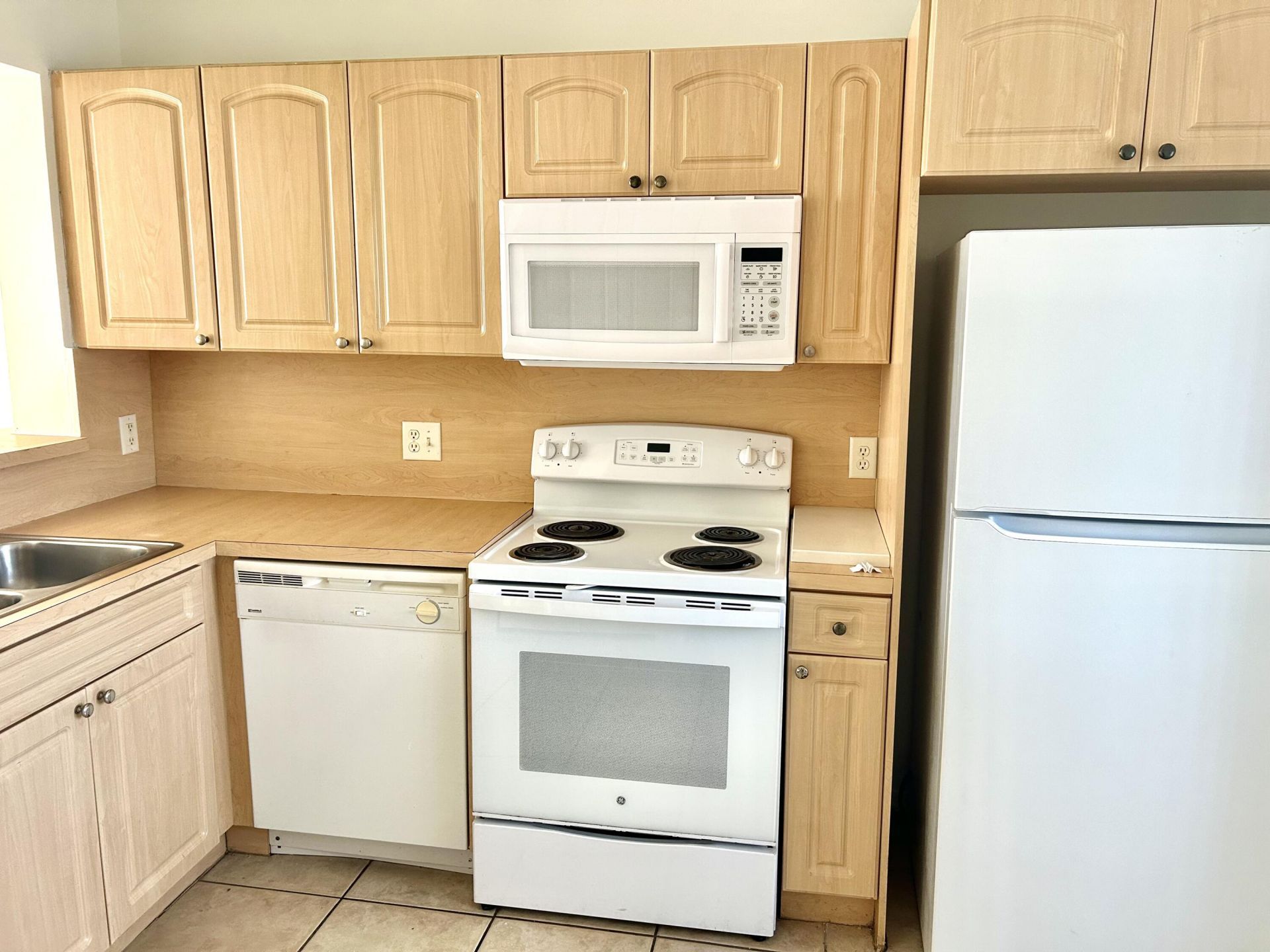 621 NW 78th Terrace, Unit 205, Pembroke Pines, FL 33024 Photo