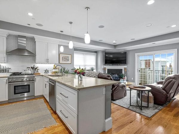 858 E 2nd St, Unit 7, Boston, MA 02127