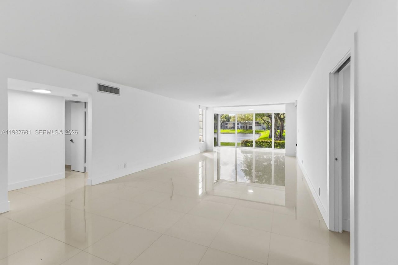 4280 Oaks Ter, Unit 102, Pompano Beach, FL 33069 Photo