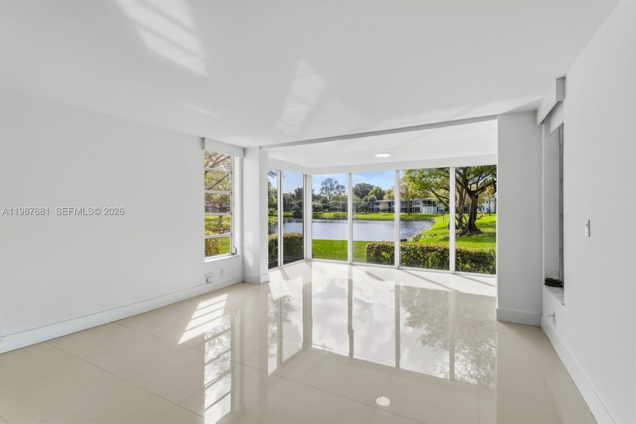 4280 Oaks Ter, Unit 102, Pompano Beach, FL 33069 Photo