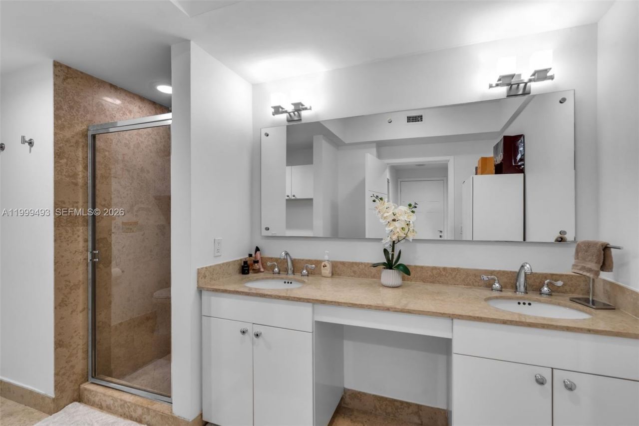 4775 Collins Ave, Unit 3608, Miami Beach, FL 33140 Photo