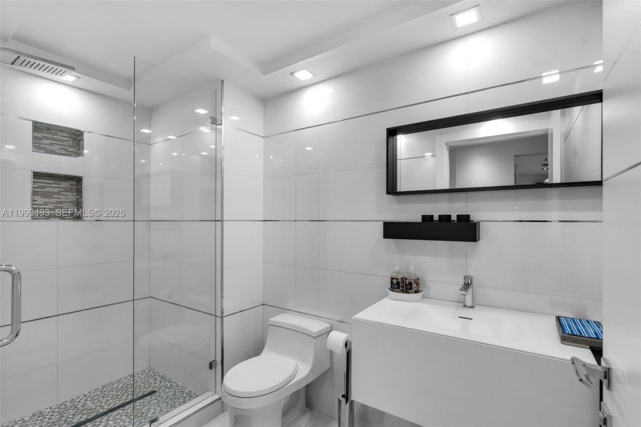 4775 Collins Ave, Unit 3608, Miami Beach, FL 33140 Photo