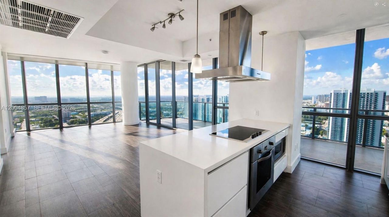 1100 Biscayne Blvd , Unit 3708, Miami, FL 33132 Photo