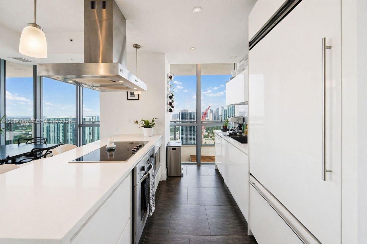1100 Biscayne Blvd , Unit 3708, Miami, FL 33132 Photo