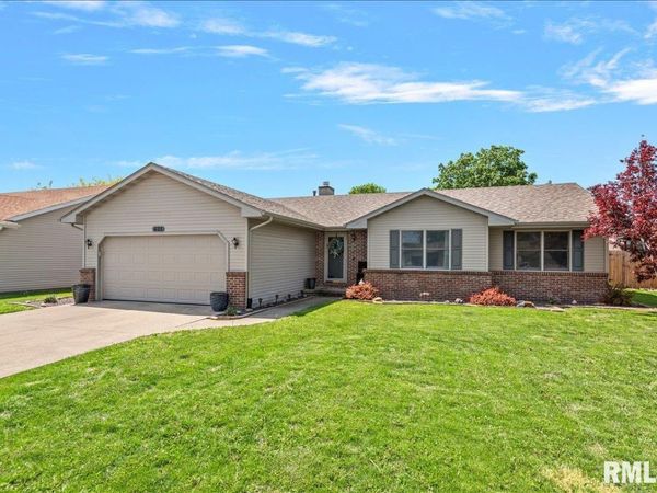 425 Dewberry Trail, Chatham, IL 62629