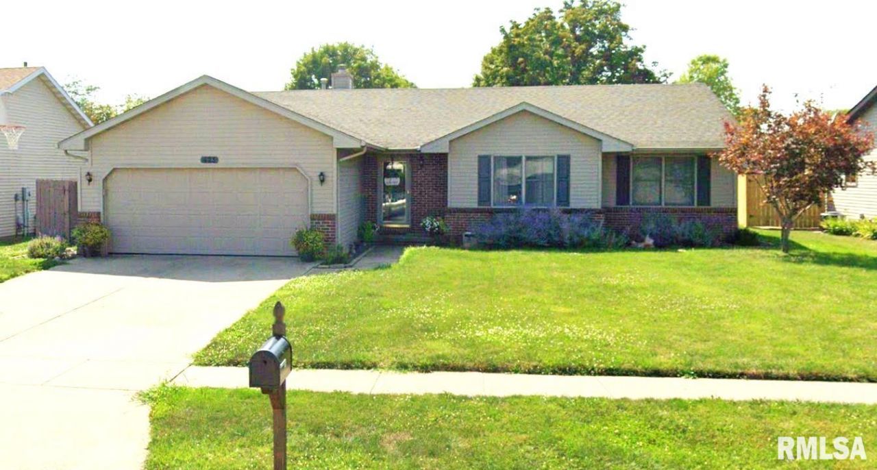 425 Dewberry Trail, Chatham, IL 62629 Main Photo