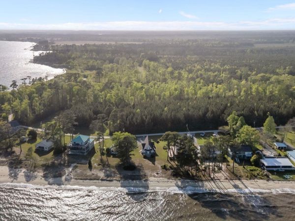 357 Wiggins Point Road , Oriental, NC 28571