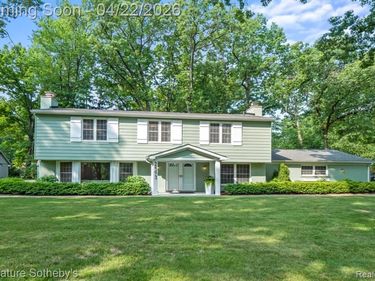 2593 S Christian Hills Drive, Rochester Hills, MI 48309