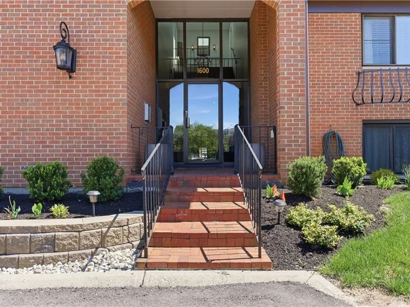 1600 Pine Tree Lane, Unit 27, West Carrollton, OH 45449 Photo 2