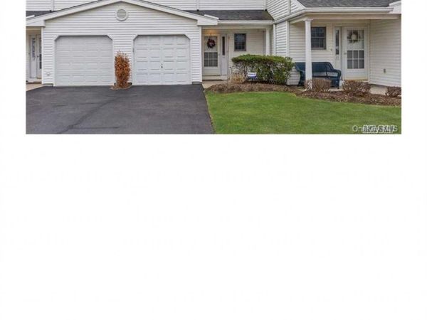 15 S Country Common, West Islip, NY 11795