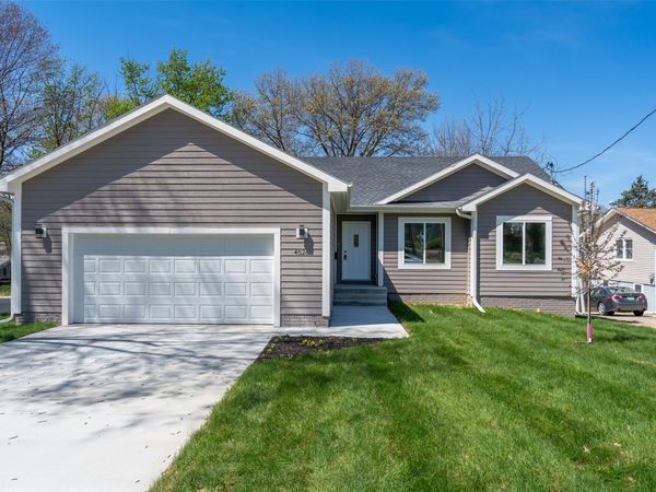4026 Glover Avenue, Des Moines, IA 50315