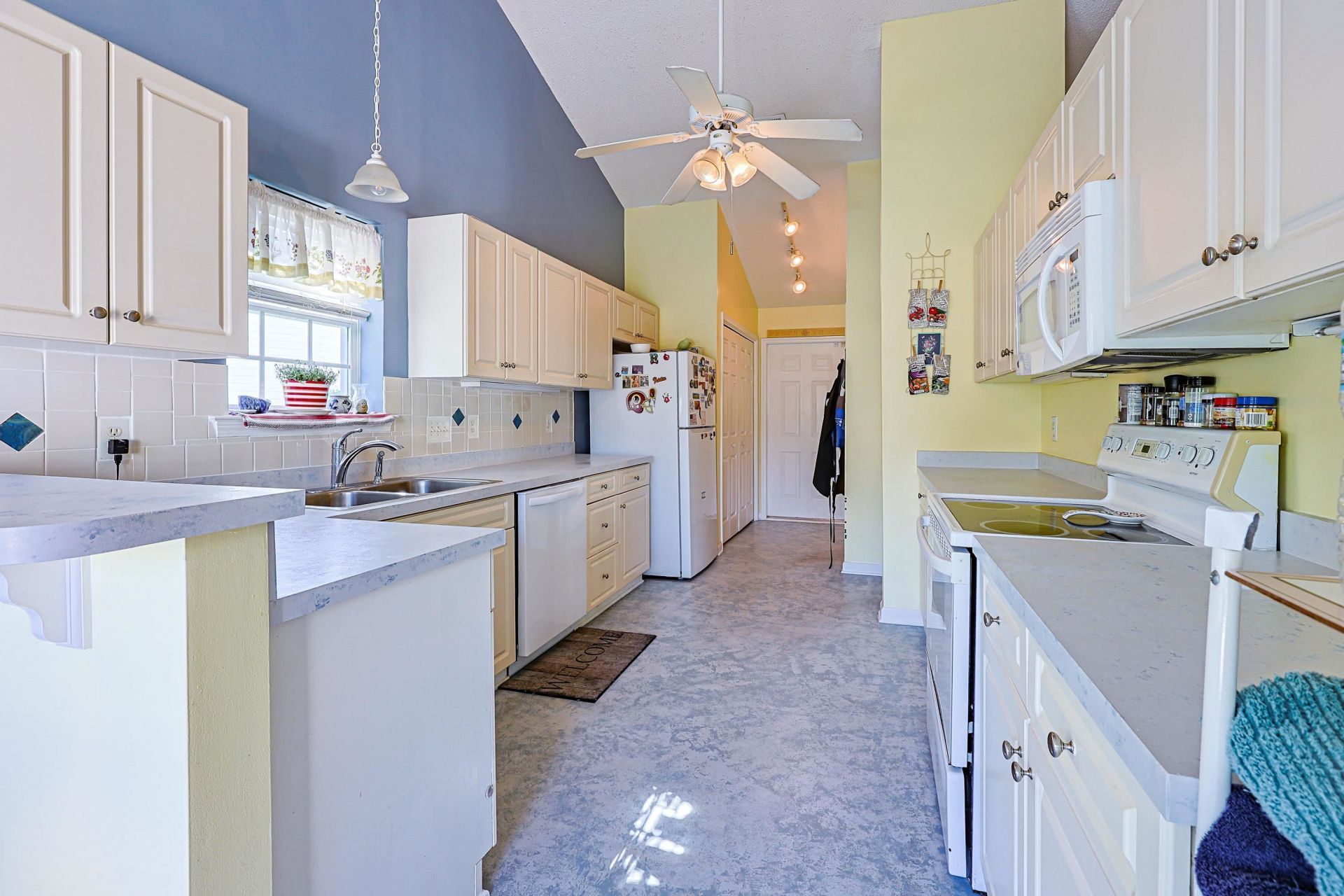 181 Palladium Dr.  Photo 8