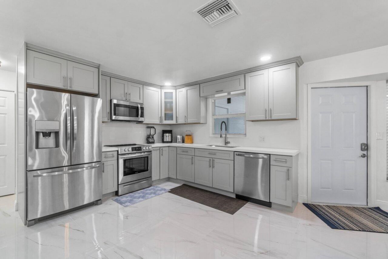 2233 Dock Street, West Palm Beach, FL 33401 Photo