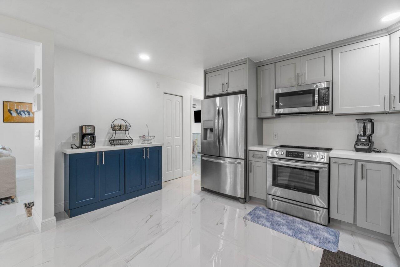 2233 Dock Street, West Palm Beach, FL 33401 Photo
