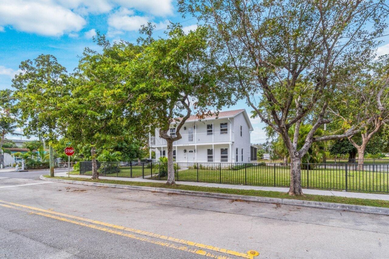 2233 Dock Street, West Palm Beach, FL 33401 Photo