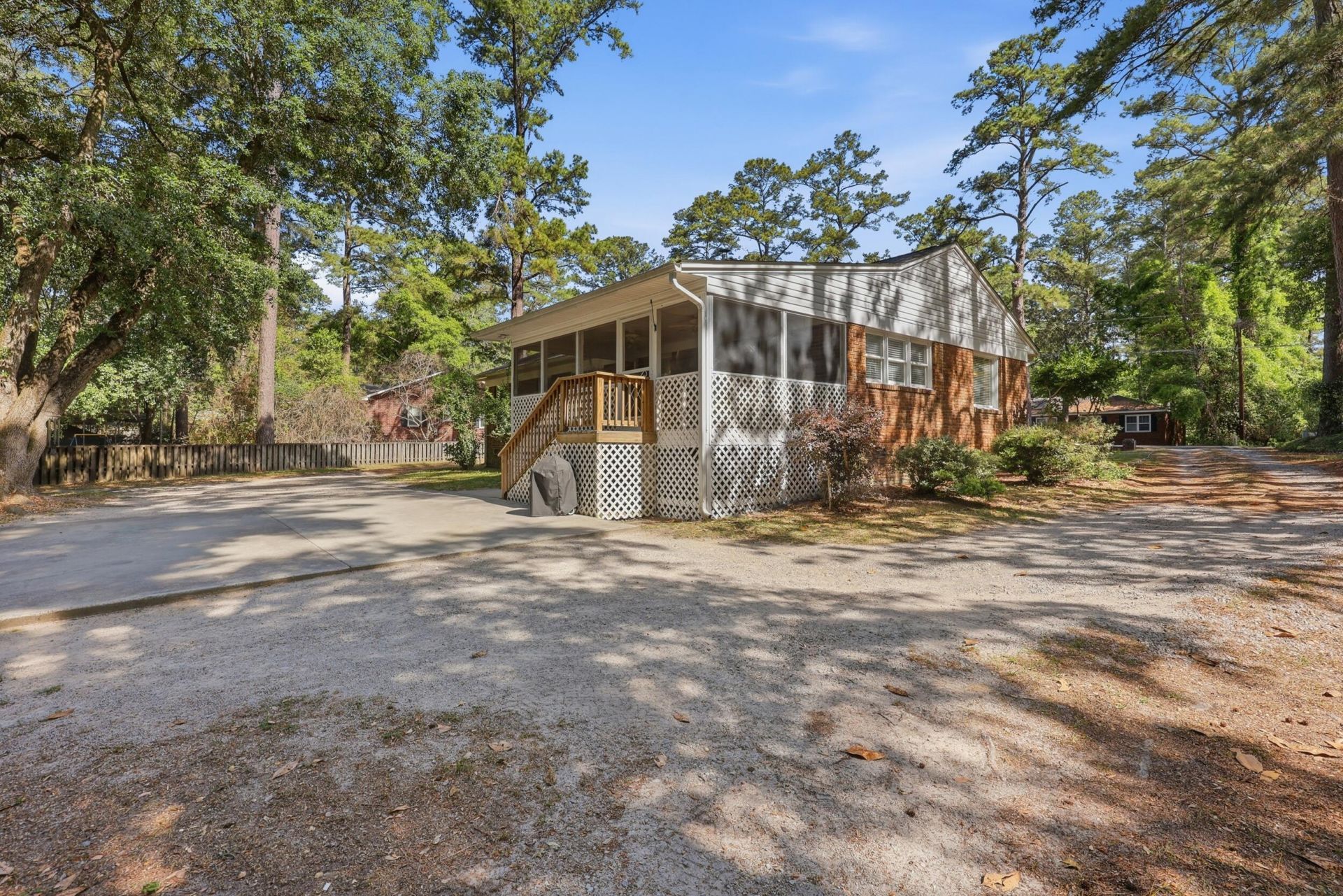 521 Center Street Photo 25