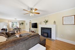 521 Center Street photo 4