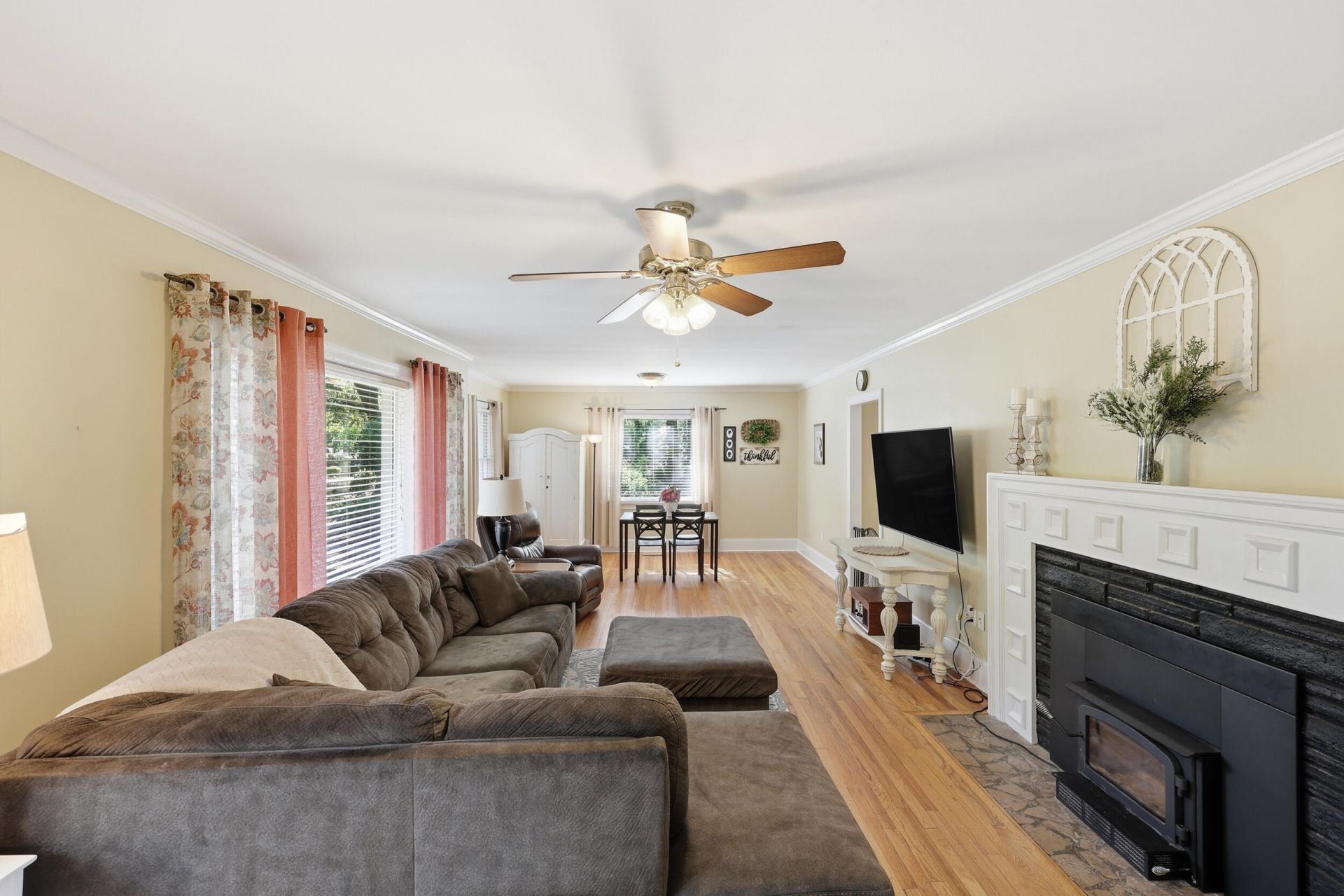 521 Center Street Photo 6