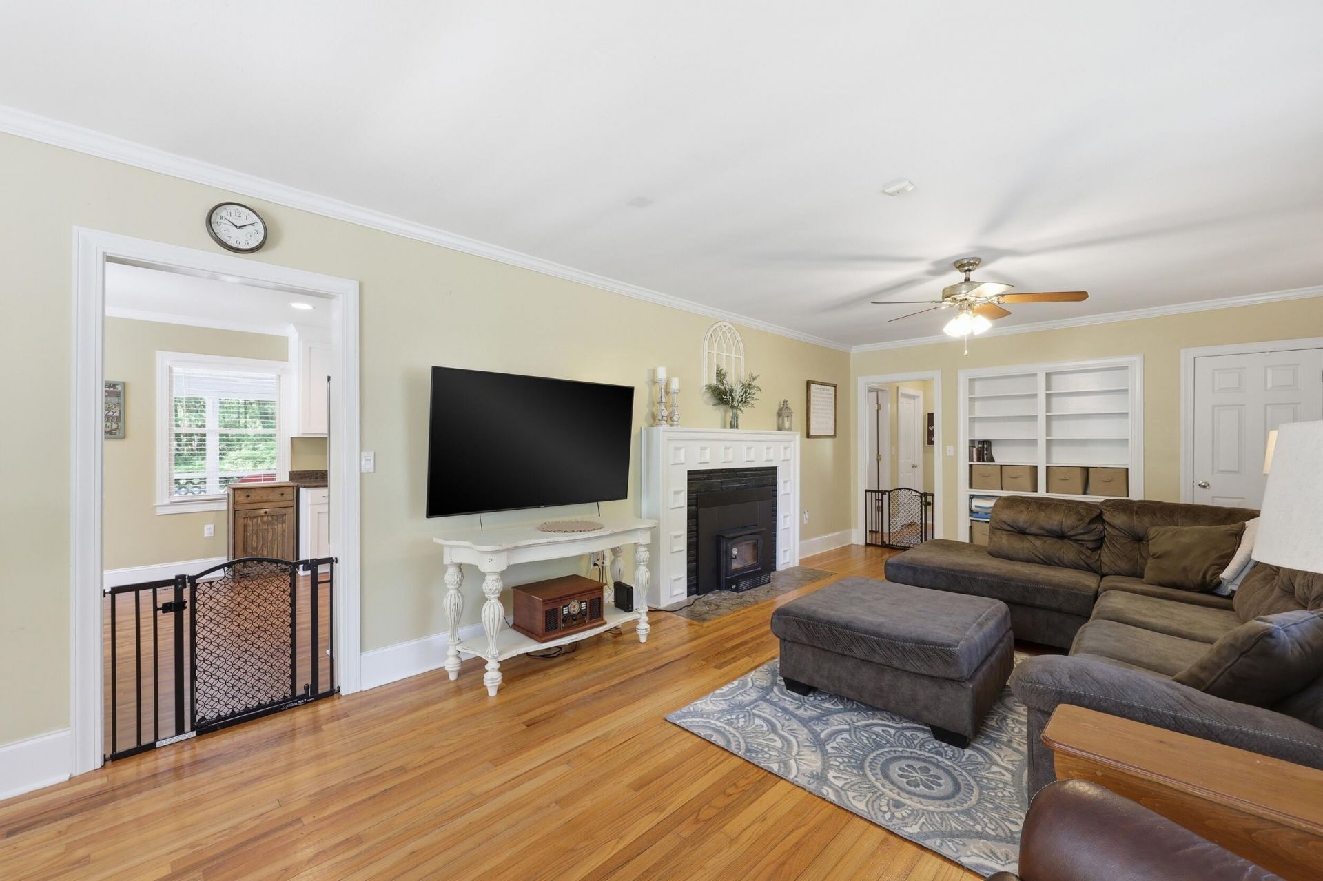 521 Center Street Photo 8