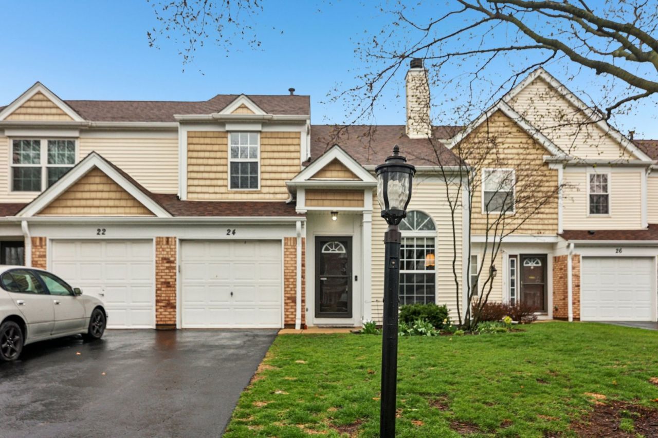 24 N Oltendorf Road , Streamwood, IL 60107 Main Photo