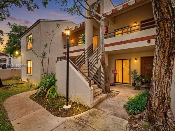 20015 NE 3rd Ct , Unit 6, Miami, FL 33179